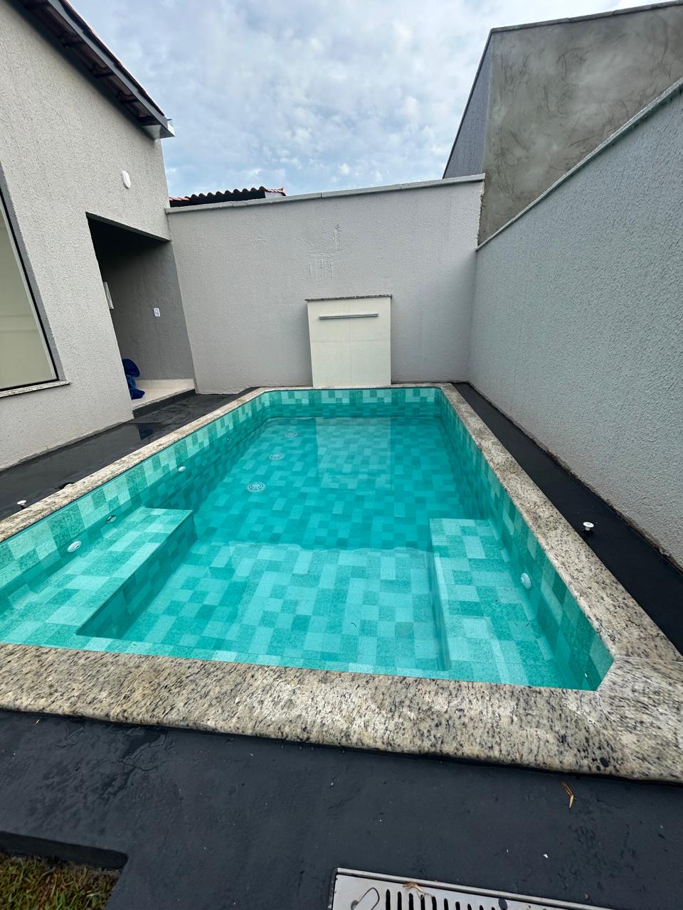 CASA NO CONDOMINIO IMPERIAL COM 3 QUARTOS SENDO UMA SUITE EM TRINDADE