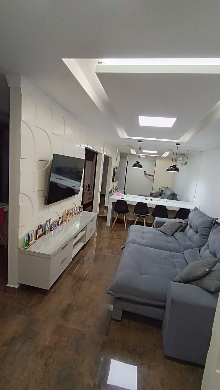 ✨ SOFISTICAÇÃO, CONFORTO E EXCLUSIVIDADE EM UM SÓ LUGAR! ✨  📍 Condomínio Residencial Flórida Próximo ao Eldorado e à região do Moinho dos Ventos  Se você procura uma casa moderna, completa e pronta para morar, essa é a oportunidade perfeita! Um imóvel pensado nos mínimos detalhes, com acabamento refinado, ambientes planejados e uma área gourmet incrível para viver momentos especiais com a família e amigos.  🏡 DIFERENCIAIS DO IMÓVEL: ✅ 3 quartos, sendo 1 suíte confortável ✅ Sala ampla e aconchegante ✅ Ante-sala estilo barzinho 🍷 ✅ 100% planejada em TODOS os ambientes ✅ Cozinha gourmet com churrasqueira ✅ Lavanderia com móveis planejados ✅ Jardim de inverno exclusivo na suíte 🌿 ✅ Ar-condicionado 12.000 BTUs na sala ✅ Toda no porcelanato de alto padrão ✅ Balcões na sala, cozinha e barzinho com banquetas ✅ Garagem coberta para 2 carros 🚗🚗  🔑 Imóvel ideal para quem valoriza conforto, praticidade e um ambiente elegante dentro de condomínio fechado.