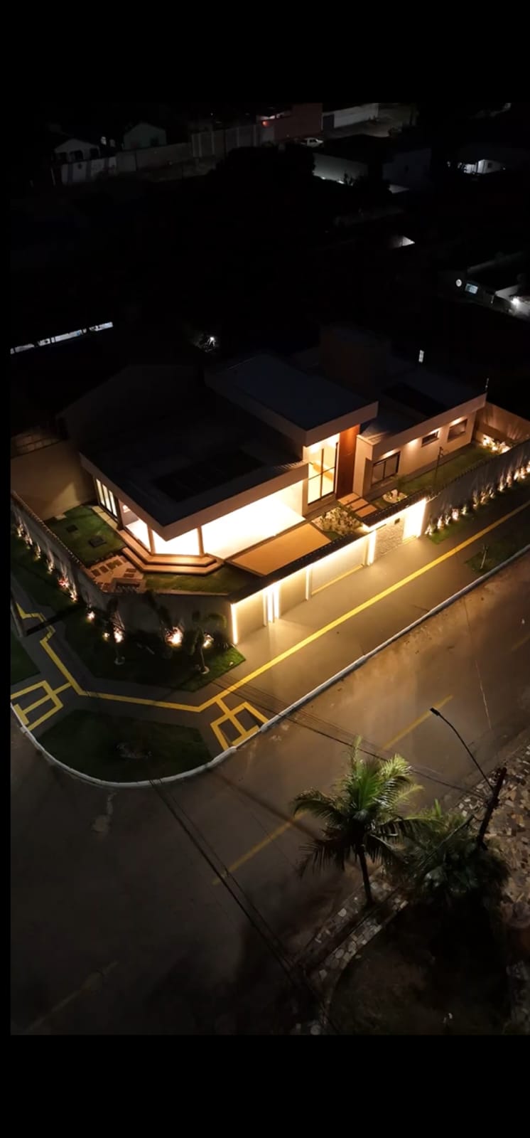Casa de Alto Padrão de Esquina - Jardim Presidente