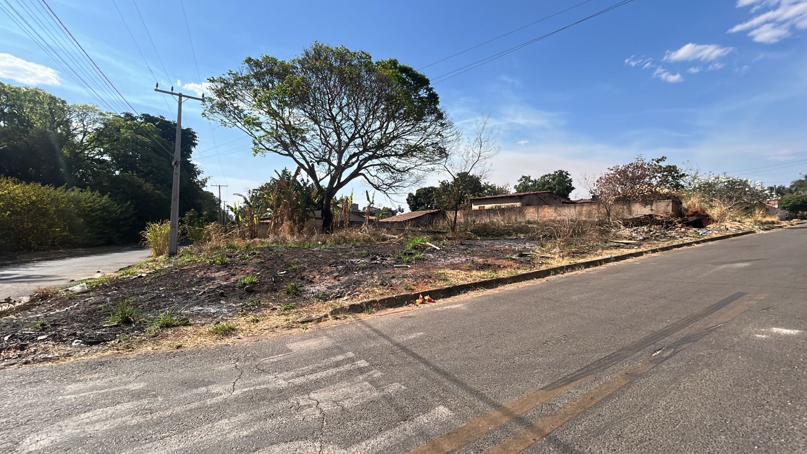 LOTE DE ESQUINA 800M² NO JARDIM BOTANICO