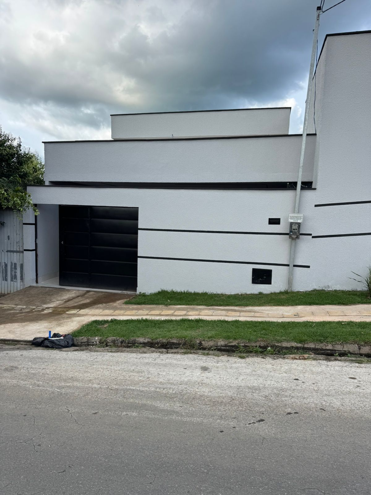 Casa moderna à venda no Residencial Flor do Ipê 2 – Senador Canedo