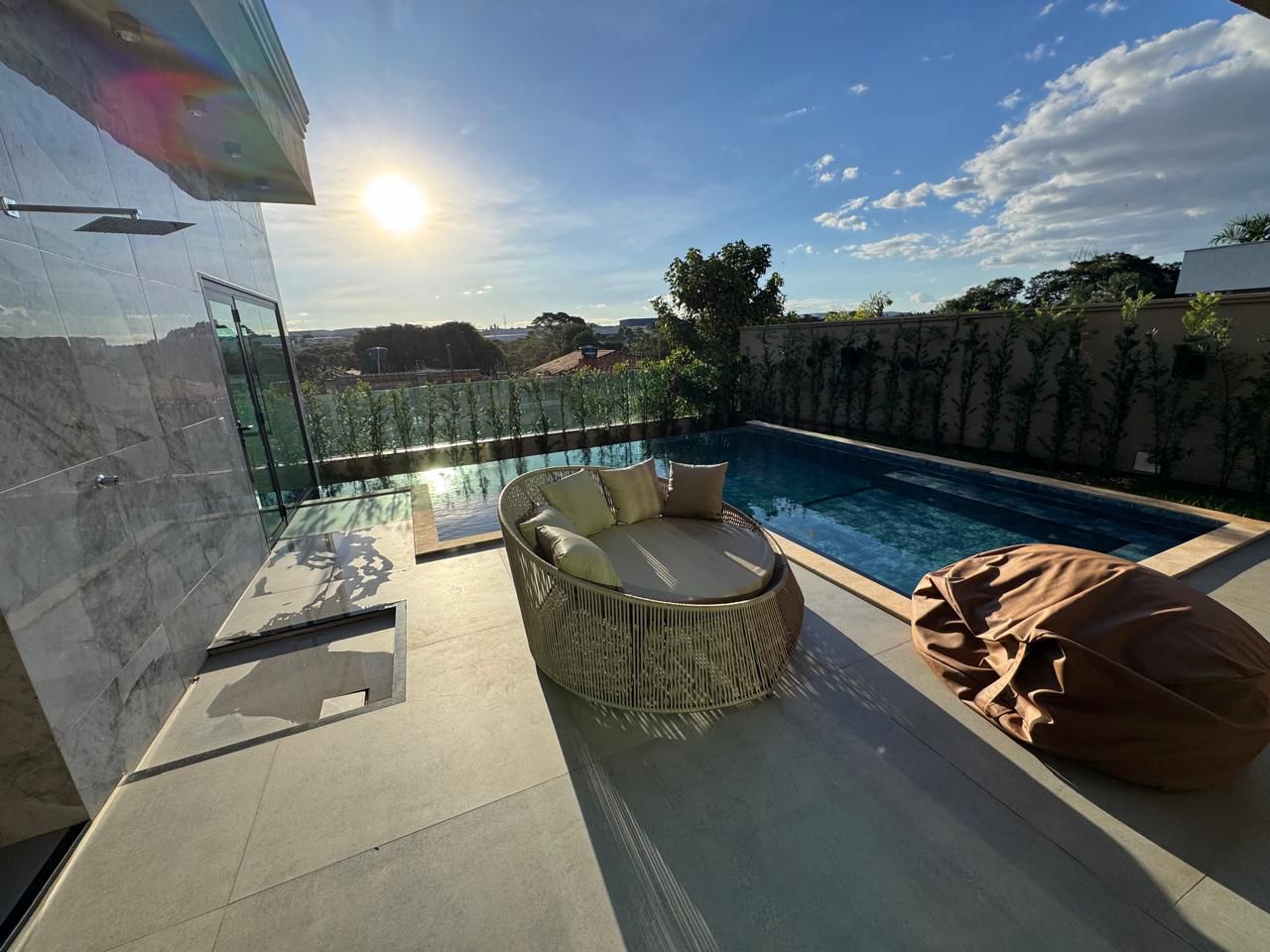 CASA ALTO PADRÃO NO PARQVILLE JACARANDÁ — SOFISTICAÇÃO, CONFORTO E LAZER COMPLET